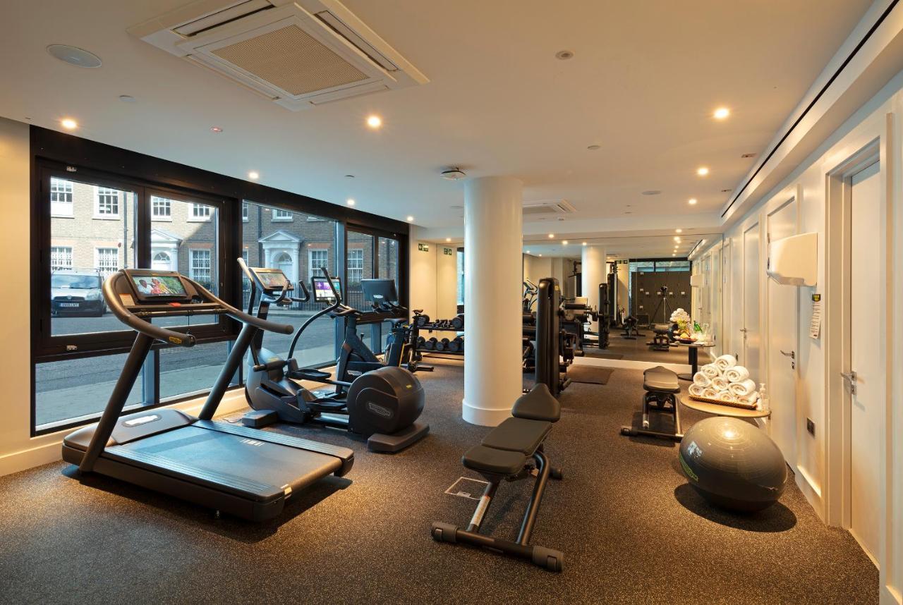 ทาวเวอร์ สวีท บาย บลู ออร์คิด Hotel ลอนดอน ภายนอก รูปภาพ The photo shows a modern gym interior featuring various exercise equipment. On one side, there are several cardio machines, including treadmills and an elliptical. The gym has a spacious, bright feel with large windows allowing natural light to enter